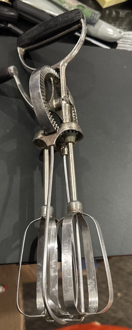 VTG EKCO Best Egg Beater Hand Held Crank Mixer Stainless Steal Black Handle USA